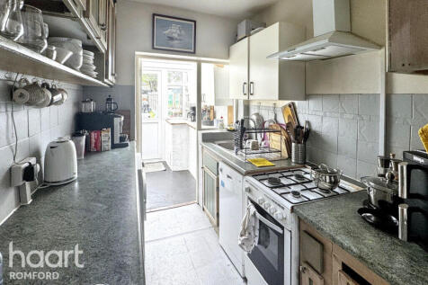 Cedar Road, Romford, RM7 7JU 3 bed end of terrace house for sale