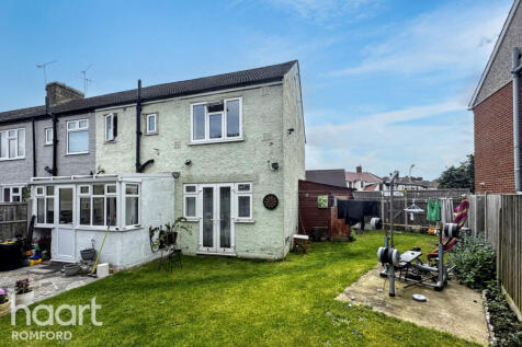 Cedar Road, Romford, RM7 7JU 3 bed end of terrace house for sale