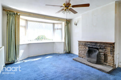 Epping Close, Romford, RM7 8BH 4 bed semi