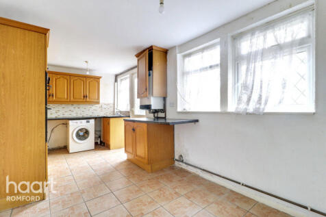 Chigwell View, Romford, RM5 2JH 3 bed terraced house for sale