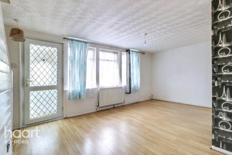 Chigwell View, Romford, RM5 2JH 3 bed terraced house for sale
