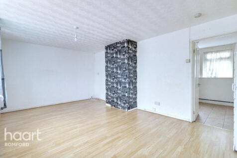 Chigwell View, Romford, RM5 2JH 3 bed terraced house for sale