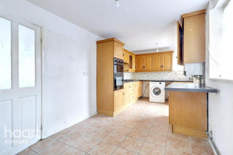 Chigwell View, Romford, RM5 2JH 3 bed terraced house for sale