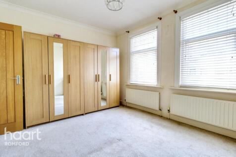 Willow Street, Romford, RM7 7LJ 2 bed terraced house for sale
