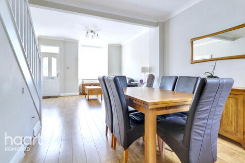 Willow Street, Romford, RM7 7LJ 2 bed terraced house for sale