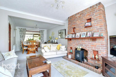 Maidstone Avenue, Romford, RM5 3DB 3 bed semi