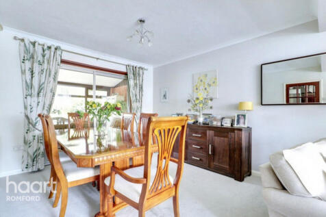 Maidstone Avenue, Romford, RM5 3DB 3 bed semi