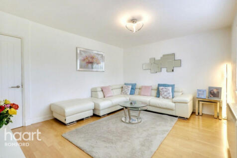 Murthering Lane, Stapleford Abbotts... 3 bed semi