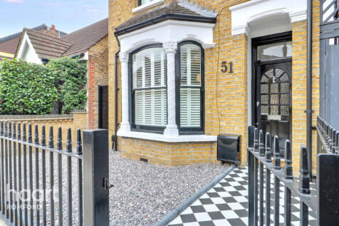 Mildmay Road, Romford 3 bed detached house for sale