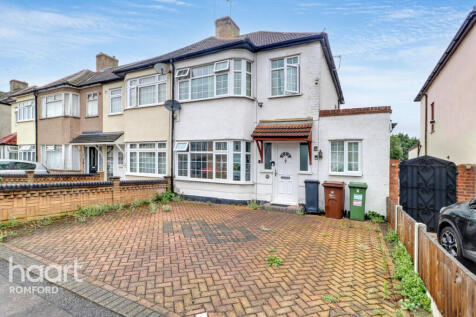 Fourth Avenue, Romford 4 bed end of terrace house for sale