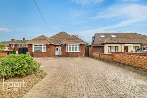 Lodge Lane, Romford, RM5 2HX 3 bed bungalow for sale