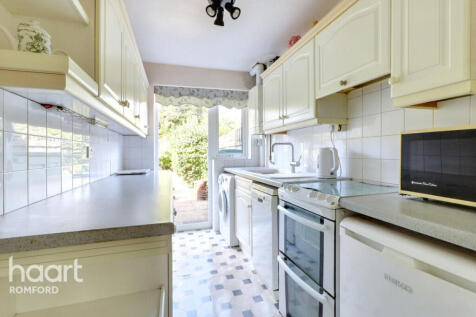 Eastbrook Drive, Romford, RM7 0YT 3 bed terraced house for sale