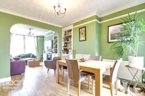 Clydesdale Road, Hornchurch, RM11 1AJ 3 bed terraced house for sale