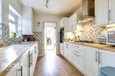 Clydesdale Road, Hornchurch, RM11 1AJ 3 bed terraced house for sale