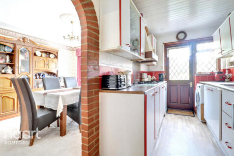 Rush Green Road, Romford, RM7 0NJ 3 bed terraced house for sale