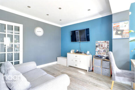 Gorseway, Romford, RM7 0SB 3 bed terraced house for sale