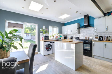 Gorseway, Romford, RM7 0SB 3 bed terraced house for sale