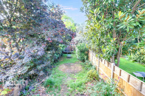 Forest Road, Romford, RM7 8DU 3 bed semi