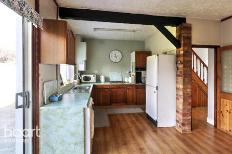 Burlington Avenue, Romford, RM7 9JL 3 bed semi