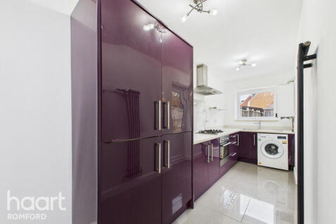 Albert Road, Romford, RM1 2PD 2 bed terraced house for sale