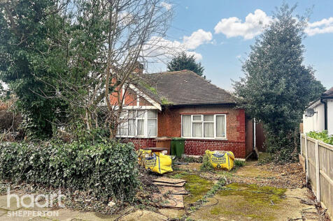 Upper Halliford Road, Shepperton 2 bed semi