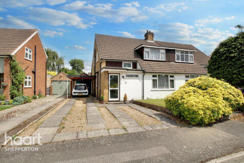 St Andrews Close, Shepperton 4 bed semi