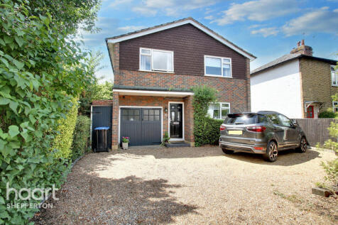 Bridge Road, Chertsey 3 bed detached house for sale