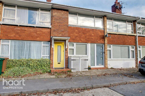 Cliveden Place, Shepperton 2 bed maisonette for sale
