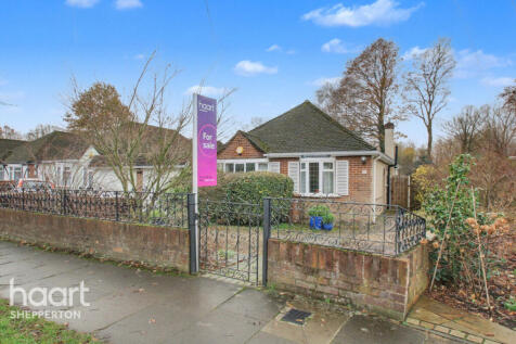 Manor Farm Avenue, Shepperton 3 bed detached bungalow for sale