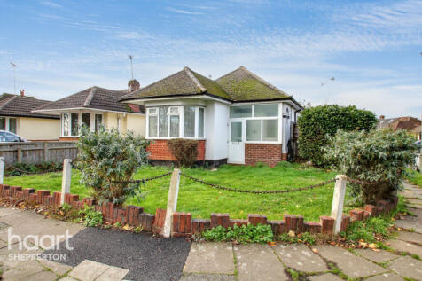 Gaston Bridge Road, Shepperton 2 bed detached bungalow for sale