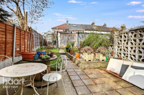 Sussex Road, London 2 bed end of terrace house for sale