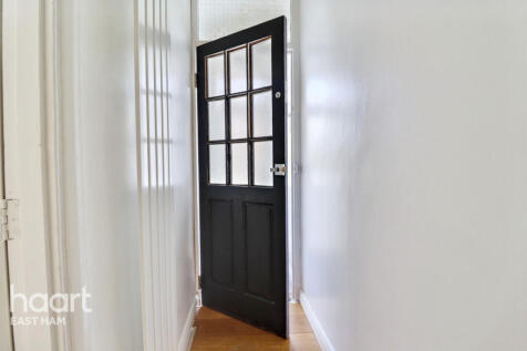 Sussex Road, London 2 bed end of terrace house for sale