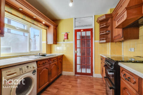 Dersingham Avenue, London 3 bed terraced house for sale
