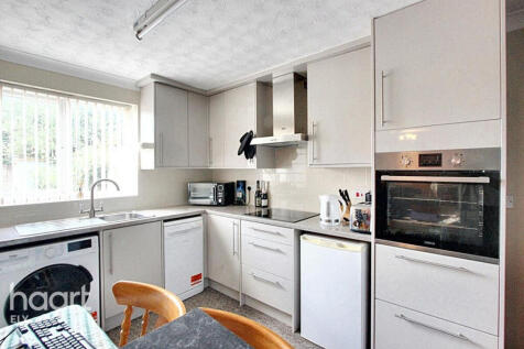 4 bedroom link detached house for sale