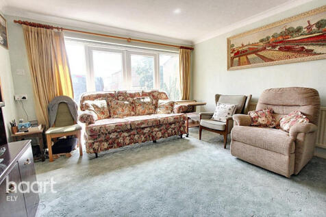 4 bedroom link detached house for sale