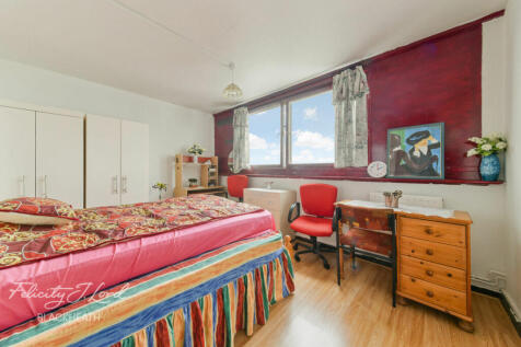 Nightingale Vale, London 2 bed flat for sale