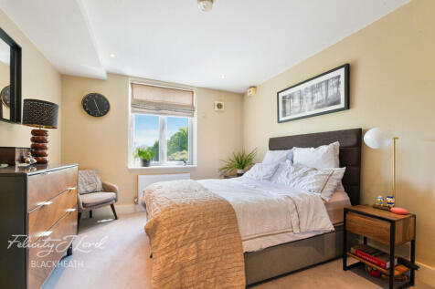 Vanbrugh Hill, London SE3 1 bed apartment for sale