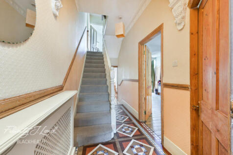 Wellington Gardens, London 4 bed terraced house for sale