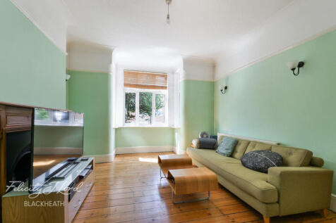Wellington Gardens, London 4 bed terraced house for sale
