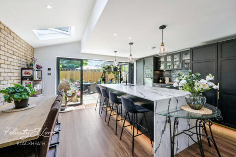 Craigerne Road, London 3 bed detached house for sale