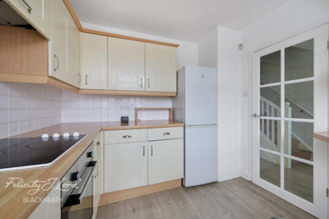 Woodmere, London 3 bed terraced house for sale