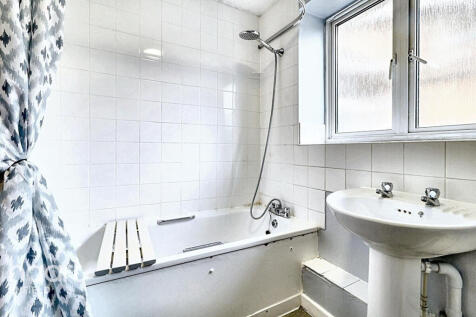 Bullsmoor Way, Waltham Cross 2 bed apartment for sale