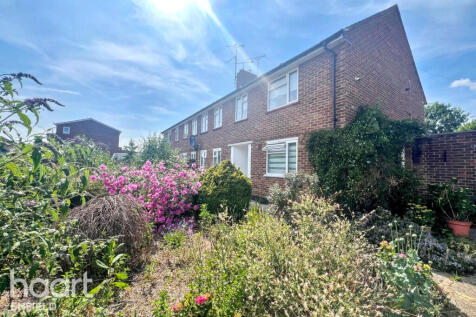 High Street, Waltham Cross 2 bed apartment for sale