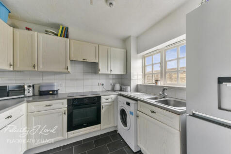 Gilbert Close, London, SE18 2 bed apartment for sale
