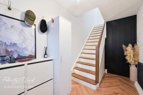 Dursley Road, London 3 bed terraced house for sale