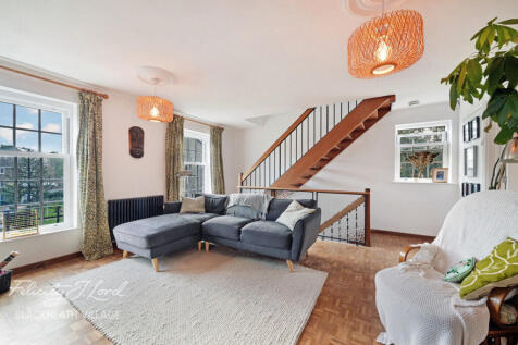 Kenilworth Gardens, London 3 bed end of terrace house for sale