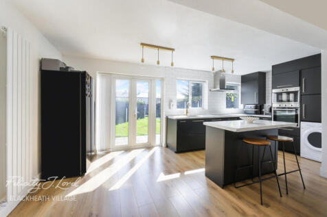 Dursley Road, London SE3 3 bed end of terrace house for sale