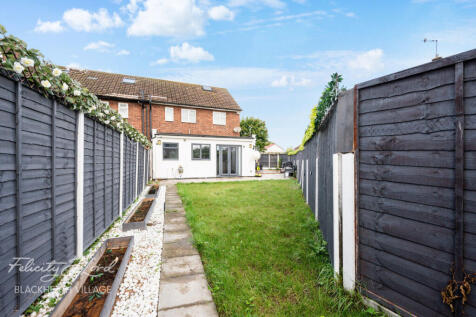 Dursley Road, London SE3 3 bed end of terrace house for sale