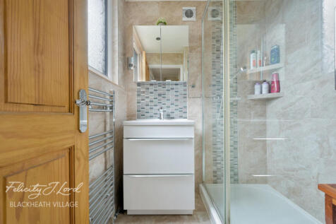Prestbury Square, London SE9 2 bed terraced house for sale