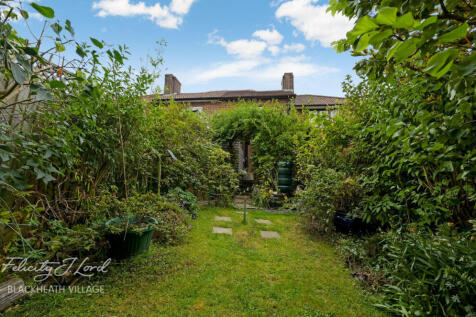 Prestbury Square, London SE9 2 bed terraced house for sale